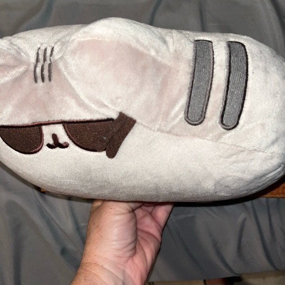 Pusheen the cat .cat on a skateboard 2018 Barnes and noble - Picture 6 of 7